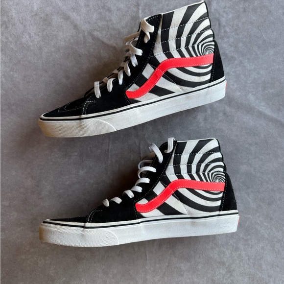 Vans Black and White Skateboard Shoes - Picture 2 of 8